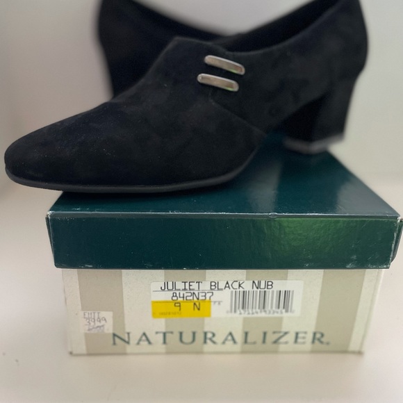 Naturalizer Juliet Black Slip On Heels, Suede, 9 Narrow, EUC. - Picture 9 of 9